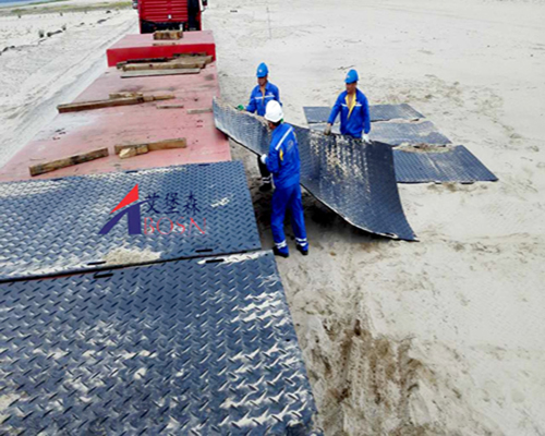 聚乙烯臨時(shí)鋪路板