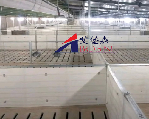 鐵框架加塑料板的擋豬圍欄