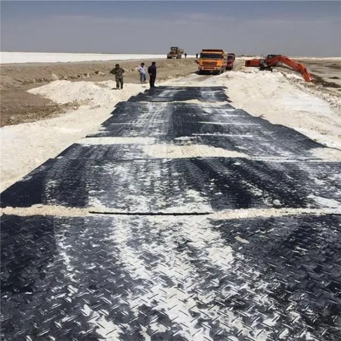 應(yīng)對(duì)油田泥濘與崎嶇：專(zhuān)業(yè)級(jí)聚乙烯墊板，打造堅(jiān)實(shí)臨時(shí)通道